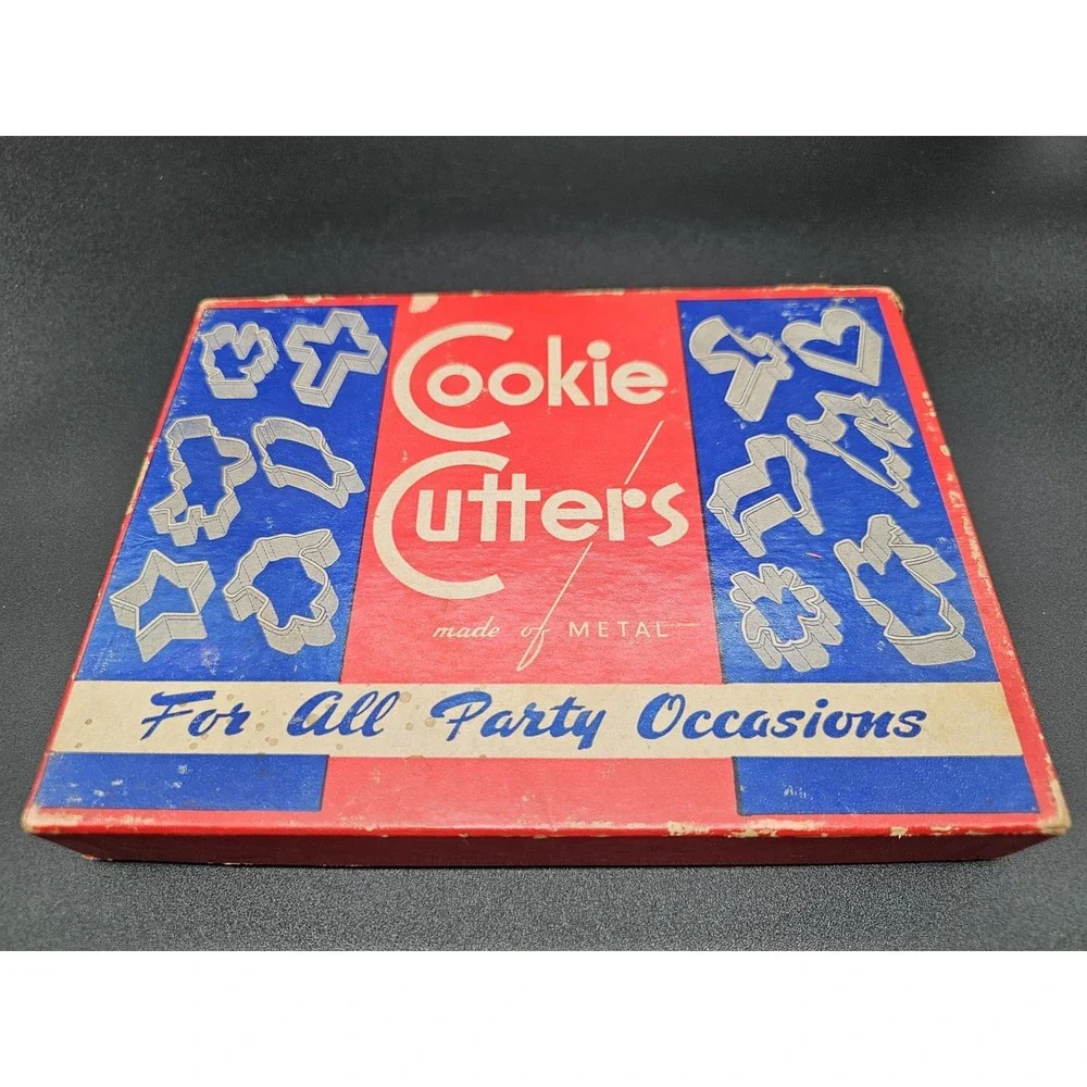 Vintage Box Of 12 Tin Cookie‎ Cutters